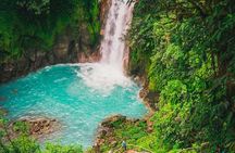 Walk in Río Celeste in Tenorio Volcano National Park