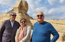 Private Tour to Giza Pyramids, Sphinx, and Valley Temple with Lunch 