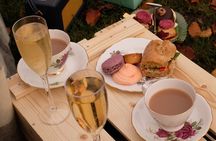 Champagne Picnic Hamper for 2 with Retro Bicycles Manchester