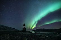 Cozy Northern Lights Tour with Icelandic Treats and Liquor