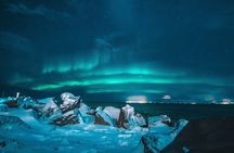 Cozy Northern Lights Tour with Icelandic Treats and Liquor