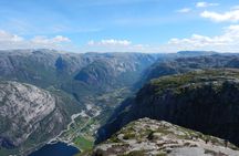 Guided hike to Kjerag and Kjeragbolten