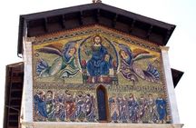 Lucca: walking tour of the city centre and the walls