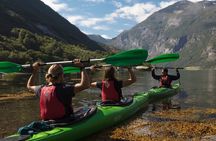 2-Hour Guided Kayak Experience in Geiranger