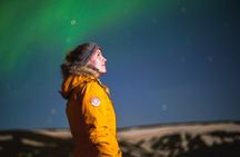 Northern Lights Minibus Tour with Hot Cocoa, Blankets & Photos