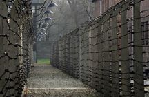 Auschwitz & Birkenau: Live-Guided Tour with Transportation and Hotel Pickup