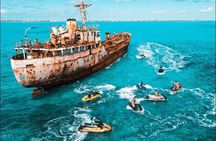 Jet Skiing around La famille ship and smaller pristine cays
