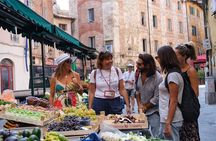 Pisa Sights and Bites Tour with Food Tastings for Small Groups or Private
