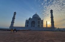 Taj Mahal Day Trip with Lunch by Car from Delhi