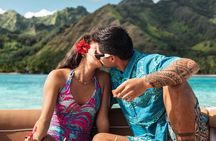 Private lagoon tour (rays, sharks, turtles) by boat in Moorea 