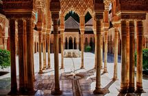 Alhambra Private Tour with a Historian – Nasrid Palaces Included