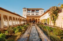 Alhambra Private Tour with a Historian – Nasrid Palaces Included