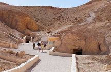 Private Half Day Tour in Valley of the Queen and Habu Temple