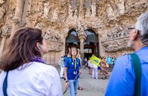 Sagrada Familia Guided Tour with Skip The Line Access
