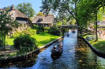 Giethoorn Day Tour from Amsterdam with Small Boat Ride
