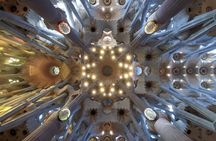 Sagrada Família Golden Hour: Small-Group Tour, Max 9 People