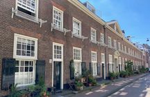 Explore hidden streets with friends