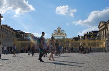 Versailles Palace Guided Tour with Gardens Access