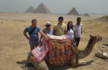 Giza Pyramids, Sphinx and Egyptian Museum Guided Day Tour from Cairo