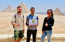 Giza Pyramids, Sphinx and Egyptian Museum Guided Day Tour from Cairo