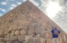 Giza Pyramids, Sphinx and Egyptian Museum Guided Day Tour from Cairo