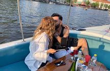 Amsterdam 90-min Private Canal Cruise with Live Guide and Drinks 