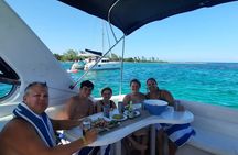 5-Hour Private 40' Yacht 2-Stop Tour to In-Ha reef with Food, Drinks & Snorkel