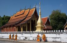 Full-Day Luang Prabang Highlights Tour Including Kuangsi Waterfall