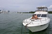 52' Yacht Rental in Miami Beach with Experienced Captain