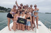 52' Yacht Rental in Miami Beach with Experienced Captain