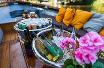 Classic Salonboat Tour in Amsterdam Including Cheese and Wine