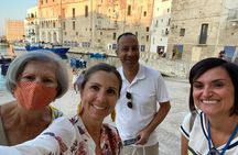Private guided tour in Monopoli: walking through the old town