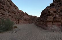 Hiking at Rainbow Canyon