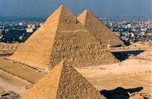 Private Tour to Giza Pyramids,Sphinx,Egyptian Museum&local lunch 