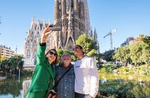Sagrada Familia Small Group Guided Tour with Skip the Line Ticket