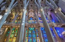 Sagrada Familia Small Group Guided Tour with Skip the Line Ticket