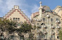 Park Guell & Gaudi houses tour with Modern Style expert Guide