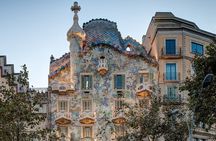 Park Guell & Gaudi houses tour with Modern Style expert Guide