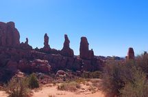 Discover The Hidden Arches: Solitaire Arches Private Desert Hike