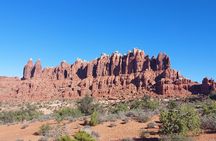 Discover The Hidden Arches: Solitaire Arches Private Desert Hike