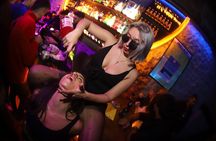Istanbul Party Pub Crawl with Party Bus in Sultanahmet and Taksim