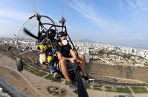 Fly paragliding along the coast of Lima