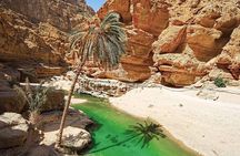 Private Full-Day Wadi Shab and Bimmah Sinkhole Tour
