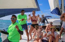 Catamaran to Isla Mujeres with Buffet and Open Bar from Cancun