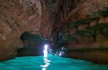 Private Tour Wadi Shab & Sinkhole Tour – Swim, Hike & Explore