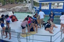 Isla Mujeres Premium Tour in Catamaran with Snorkel and Buffet