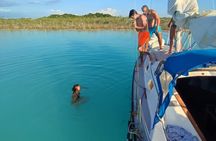 Slow Sailing Bacalar Experience with snack and drinks