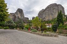 2-Day Delphi Meteora Tour From Athens