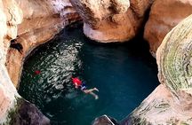 Private Full-Day Wadi Shab and Bimmah Sinkhole Tour