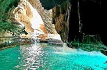 Private Full-Day Wadi Shab and Bimmah Sinkhole Tour